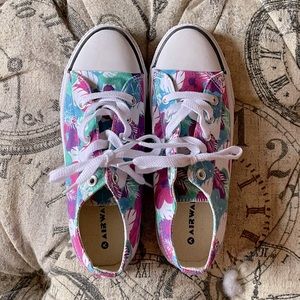 Airwalk Hawaiian Hibiscus Floral Print Sneakers
